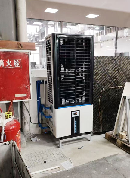 注塑車間，安裝蒸發(fā)冷省電空調(diào)-立式軸流雙風(fēng)口