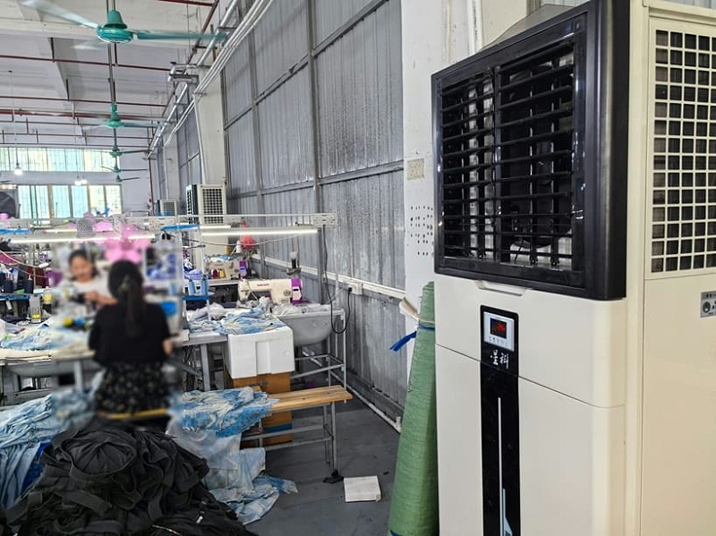 制衣廠制冷降溫，應用蒸發(fā)冷省電空調-立式軸流柜機