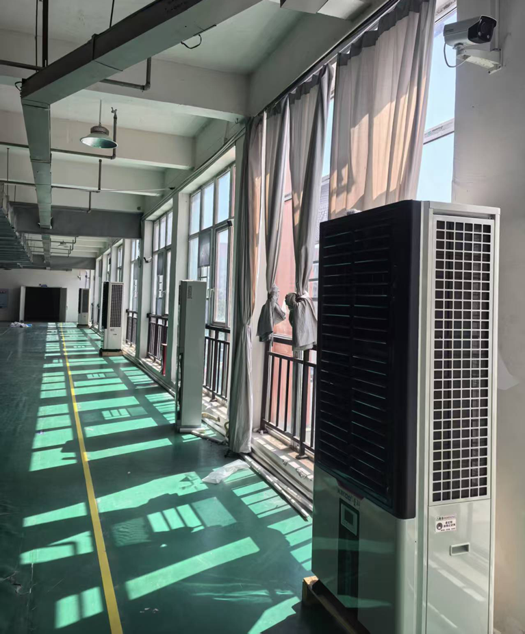 制衣廠制冷降溫，安裝星科工業(yè)省電空調(diào)-立式軸流雙風口機型