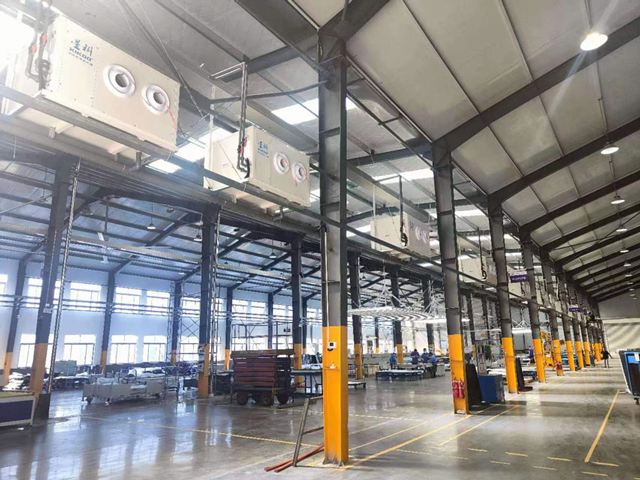 機械設(shè)備廠悶熱需制冷降溫，安裝蒸發(fā)冷省電空調(diào)-臥式射流款