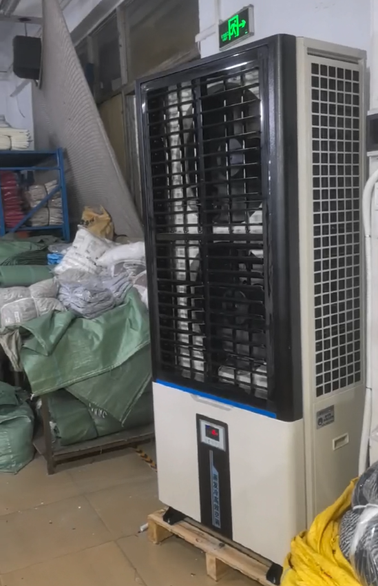制衣廠整體降溫，應(yīng)用蒸發(fā)冷省電空調(diào)-立式軸流雙風(fēng)口